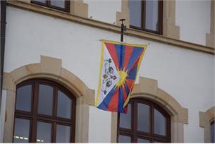 Město Hustopeče opět po roce vyvěsilo tibetskou vlajku